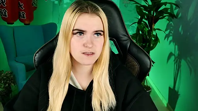 Snapshot of Stef_Nicks chatting on October 2025 06:12:01 AM Stef Nicks online show from October 2025 06:12:01 AM