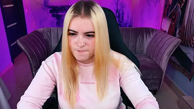 Snapshot of Stef_Nicks chatting on October 2025 09:09:01 AM Stef Nicks online show from October 2025 09:09:01 AM