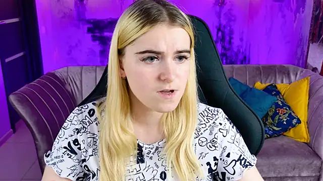 Snapshot of Stef_Nicks chatting on October 2025 09:09:02 AM Stef Nicks online show from October 2025 09:09:02 AM