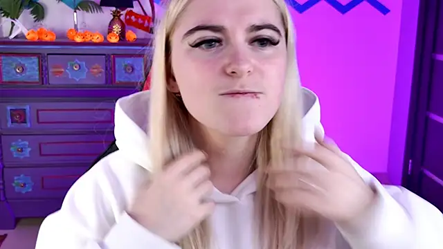 Snapshot of Stef_Nicks chatting on October 2025 09:44:01 AM Stef Nicks online show from October 2025 09:44:01 AM