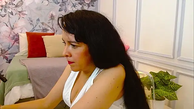 MiiaLane online show from September 2025 01:38:02 PM