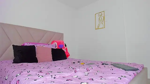 emy colee  online show from October 2025 09:57:01 PM