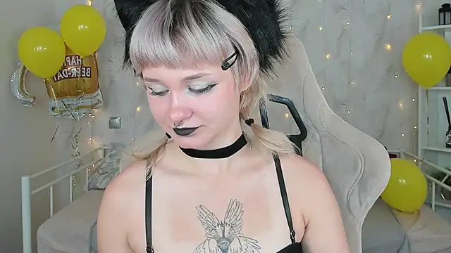 Snapshot of Tori_Cutie chatting on October 2025 05:37:01 AM Tori Cutie online show from October 2025 05:37:01 AM