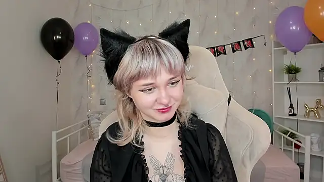 Snapshot of Tori_Cutie chatting on October 2025 02:00:01 AM Tori Cutie online show from October 2025 02:00:01 AM