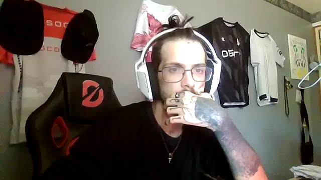Snapshot of Dikklauss chatting on October 2025 11:53:02 AM Dikklauss online show from October 2025 11:53:02 AM