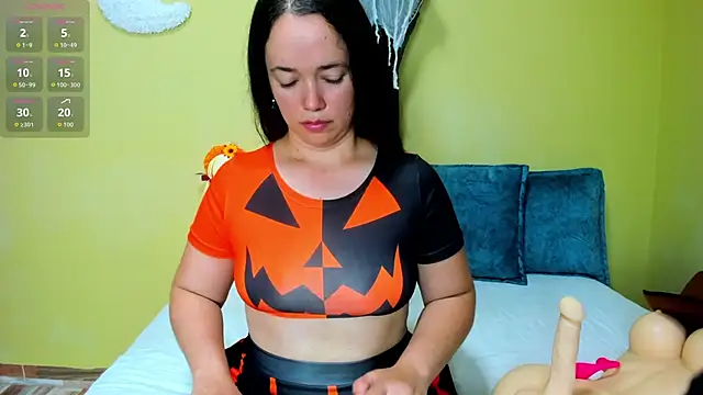 Snapshot of loreen_grey chatting on October 2025 08:13:02 PM loreen grey online show from October 2025 08:13:02 PM