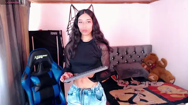 Snapshot of Sweet-Cris chatting on September 2025 06:08:02 PM Sweet-Cris online show from September 2025 06:08:02 PM