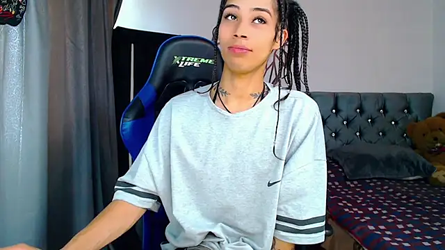 Snapshot of Sweet-Cris chatting on September 2025 03:03:01 PM Sweet-Cris online show from September 2025 03:03:01 PM