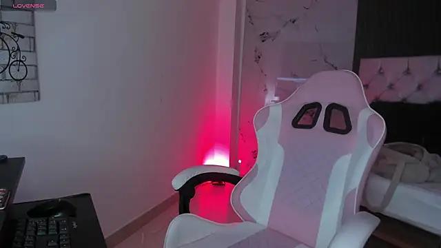 chloesagee online show from October 2025 10:18:01 PM