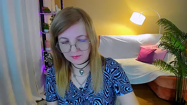 YourUniverser online show from October 2025 04:22:02 AM