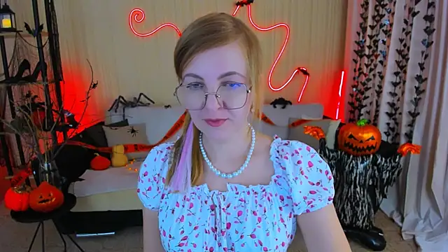 YourUniverser online show from October 2025 09:28:01 AM