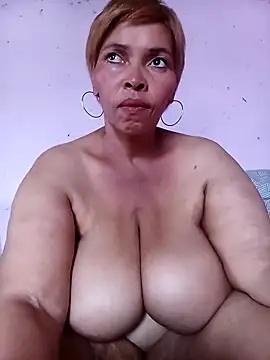 Snapshot of yummyhottie-clit chatting on October 2025 12:58:01 PM yummyhottie-clit online show from October 2025 12:58:01 PM