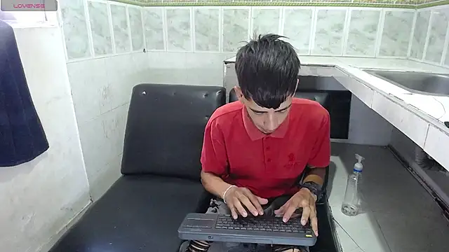 Snapshot of brian_sexlove chatting on October 2025 07:02:01 PM brian sexlove online show from October 2025 07:02:01 PM