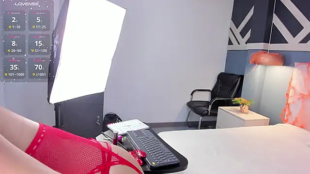 Snapshot of EmilyZahar chatting on October 2025 11:53:02 AM EmilyZahar online show from October 2025 11:53:02 AM