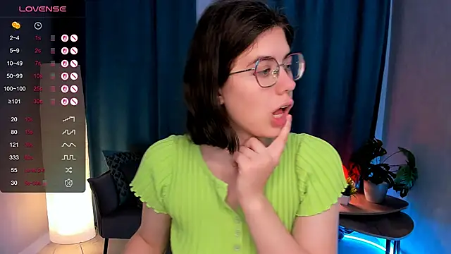 Snapshot of BellaCaress chatting on October 2025 07:16:01 AM BellaCaress online show from October 2025 07:16:01 AM