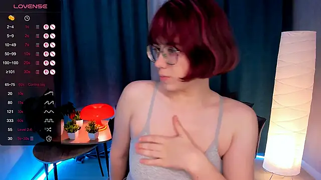 Snapshot of BellaCaress chatting on October 2025 02:11:02 AM BellaCaress online show from October 2025 02:11:02 AM