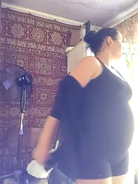 Snapshot of CutieMarine chatting on October 2025 10:04:01 AM CutieMarine online show from October 2025 10:04:01 AM