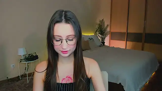 Snapshot of YourLovellyStory chatting on October 2025 09:18:02 AM YourLovellyStory online show from October 2025 09:18:02 AM