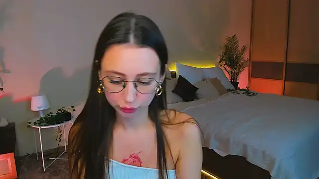 Snapshot of YourLovellyStory chatting on October 2025 11:31:01 AM YourLovellyStory online show from October 2025 11:31:01 AM