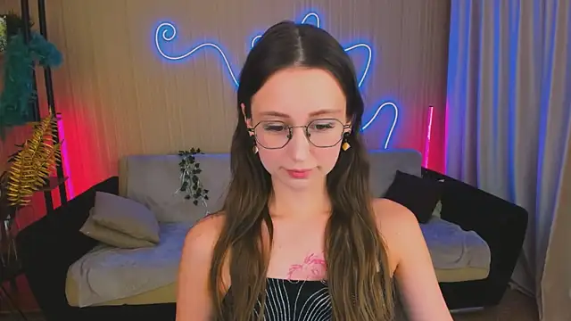 Snapshot of YourLovellyStory chatting on October 2025 04:19:01 PM YourLovellyStory online show from October 2025 04:19:01 PM