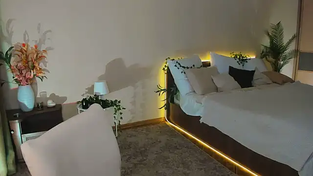 Snapshot of YourLovellyStory chatting on October 2025 09:20:01 AM YourLovellyStory online show from October 2025 09:20:01 AM