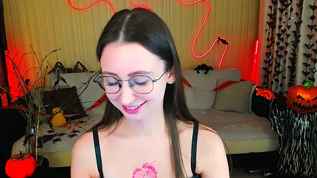 Snapshot of YourLovellyStory chatting on October 2025 04:30:02 PM YourLovellyStory online show from October 2025 04:30:02 PM