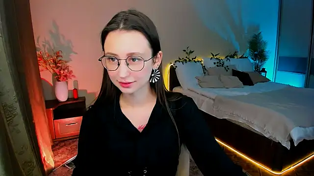 Snapshot of YourLovellyStory chatting on November 2025 11:21:02 AM YourLovellyStory online show from November 2025 11:21:02 AM