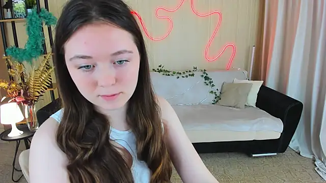 AlluringLookk online show from October 2025 04:38:01 PM