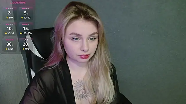 Snapshot of AngelicaHollywood chatting on October 2025 09:14:01 PM AngelicaHollywood online show from October 2025 09:14:01 PM