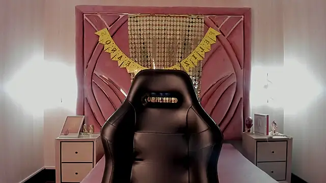 Emilia Bons online show from October 2025 02:51:02 PM