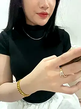 Snapshot of Beiiu_18 chatting on October 2025 09:21:01 PM Beiiu 18 online show from October 2025 09:21:01 PM