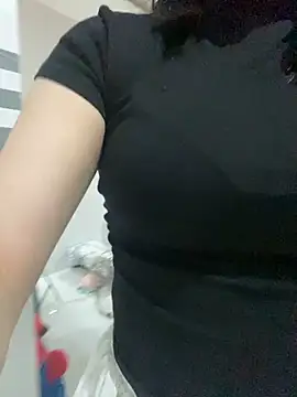 Snapshot of Beiiu_18 chatting on October 2025 08:40:02 PM Beiiu 18 online show from October 2025 08:40:02 PM