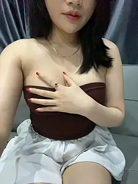 Snapshot of Beiiu_18 chatting on November 2025 02:38:01 PM Beiiu 18 online show from November 2025 02:38:01 PM