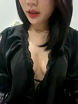 Snapshot of Beiiu_18 chatting on November 2025 09:35:01 PM Beiiu 18 online show from November 2025 09:35:01 PM