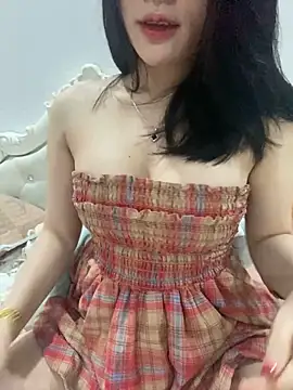 Snapshot of Beiiu_18 chatting on November 2025 08:52:01 PM Beiiu 18 online show from November 2025 08:52:01 PM