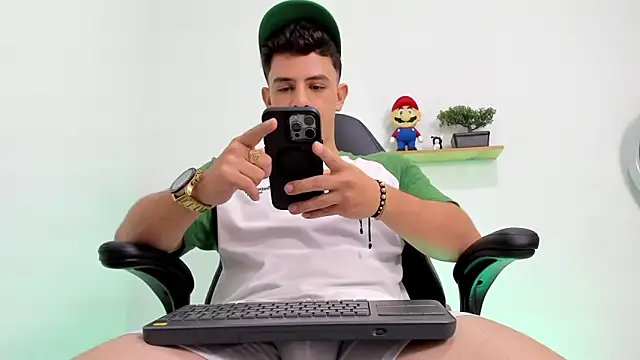 Mikecooper online show from October 2025 04:53:01 AM