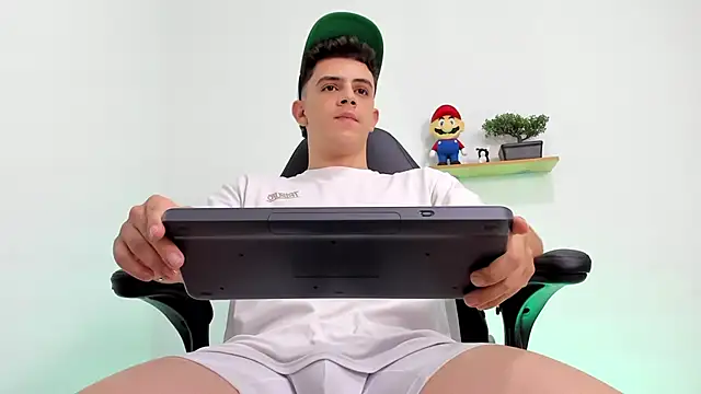 Mikecooper online show from November 2025 03:06:01 AM