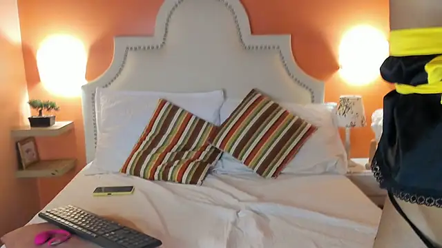 Snapshot of Violett_Salvatore chatting on October 2025 10:50:02 PM Violett Salvatore online show from October 2025 10:50:02 PM