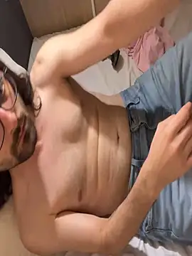 Snapshot of Frankieyyy1 chatting on October 2025 02:14:02 PM Frankieyyy1 online show from October 2025 02:14:02 PM