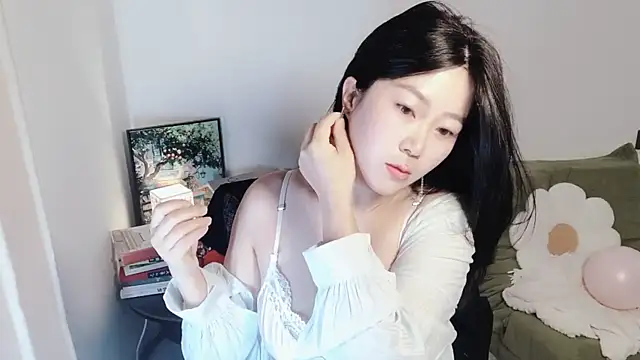 Emmaq996 online show from November 2025 02:32:01 AM