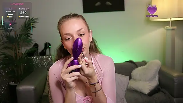 Snapshot of NovaHollisx chatting on November 2025 05:39:01 AM NovaHollisx online show from November 2025 05:39:01 AM