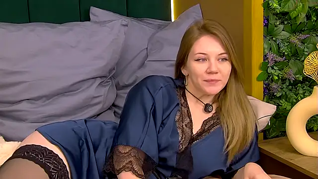 Snapshot of VeraHaze chatting on November 2025 02:22:01 AM VeraHaze online show from November 2025 02:22:01 AM