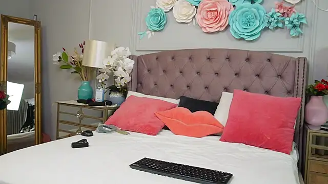 Snapshot of JenniferLovve chatting on November 2025 04:00:01 AM JenniferLovve online show from November 2025 04:00:01 AM