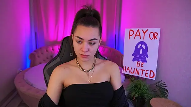 Snapshot of EricaSin chatting on November 2025 07:00:01 AM EricaSin online show from November 2025 07:00:01 AM