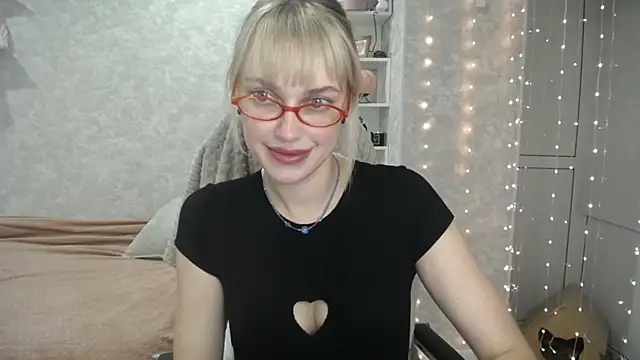 NickyAdamidi online show from September 2025 04:07:01 PM