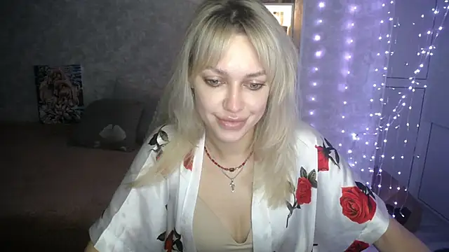 NickyAdamidi online show from November 2025 03:11:01 PM