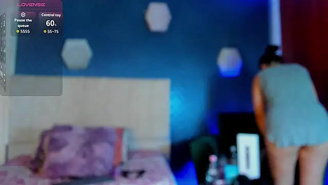 thania 777 online show from October 2025 10:52:02 PM