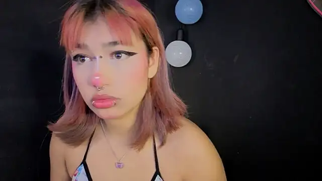 Snapshot of zoelight18 chatting on October 2025 09:38:02 AM zoelight18 online show from October 2025 09:38:02 AM