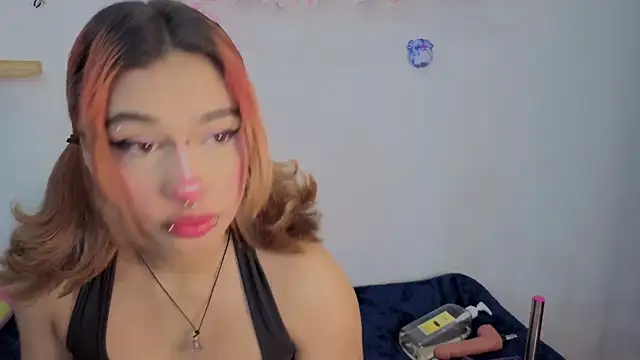 Snapshot of zoelight18 chatting on November 2025 09:22:01 AM zoelight18 online show from November 2025 09:22:01 AM