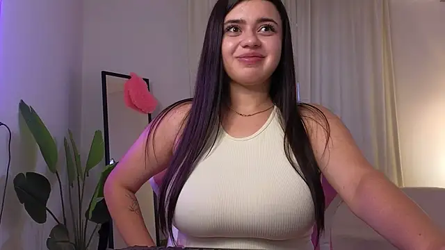 courtneyk  online show from October 2025 02:18:02 PM